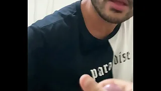 Tomando leite carry through nerd pentelhudo