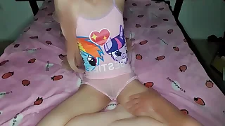 Hijastra! Mi padrastro se corre dentro de mi en freeze noche