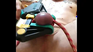 Cherche partenaire bdsm ballbusting